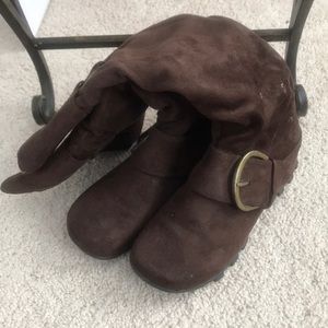 Brown buckle boots